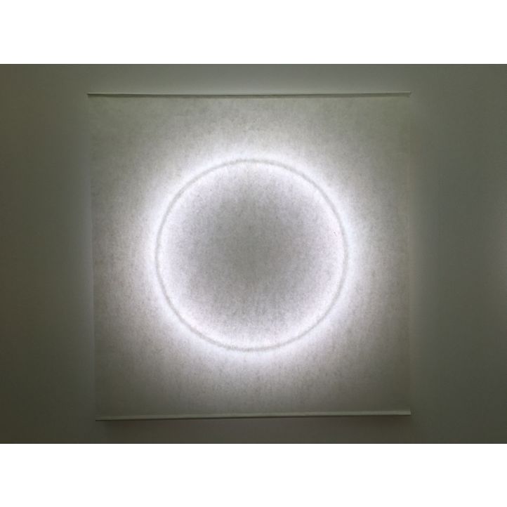 Quadratische MOODMOON White Wandleuchte von Ingo Maurer, 75 x 75 cm, aus japanischem Papier, blendfreies warmweißes Licht, stufenlos dimmbar.