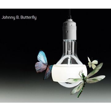 Ingo Maurer JONNY B. BUTTERFLY Pendelleuchte Hängelampe mit Glühbirne in Sonderform, weißem PTFE-Schirm, grauem Textilkabel und handgefertigten Modellen von Schmetterlingen und Libelle. 